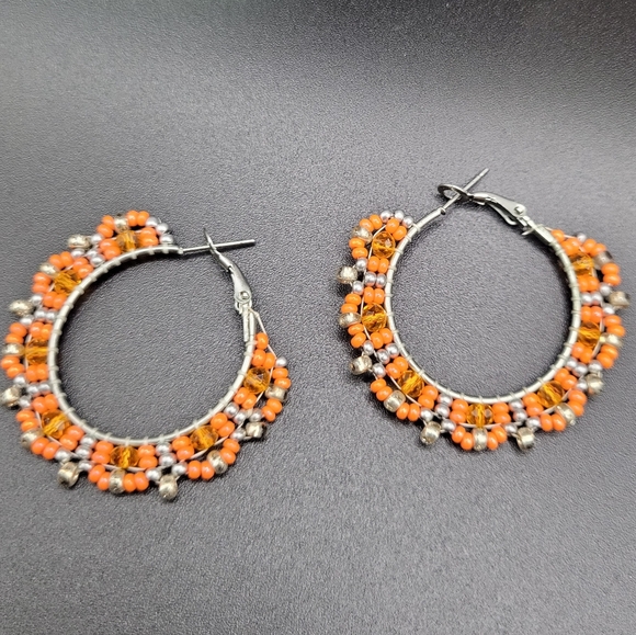 Hand beaded hoop earring by Bougie Birch - Picture 5 of 7